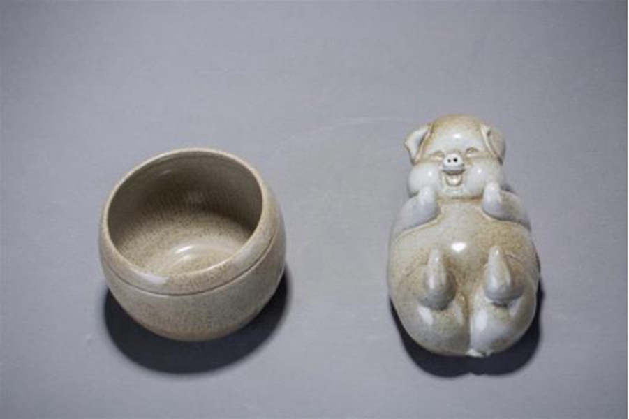 大宋定窯設(shè)計(jì)的精美小豬花盆 大宋定窯設(shè)計(jì)的精美小豬花盆