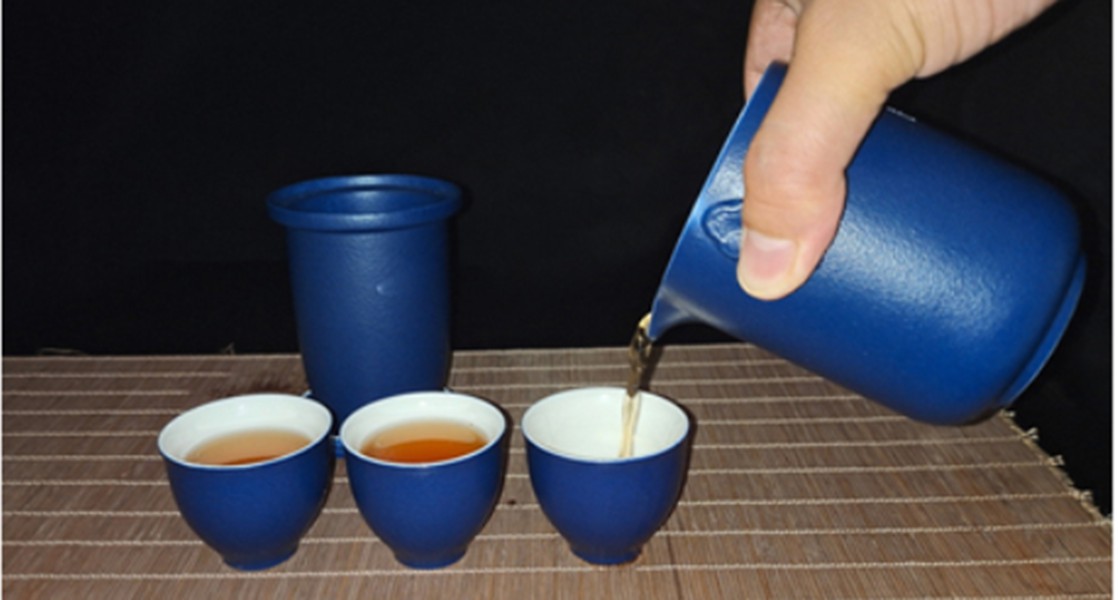 大宋定窯藍釉快客杯套裝,讓你隨時隨地沖出一杯香茗 大宋定窯藍釉快客杯套裝,讓你隨時隨地沖出一杯香茗